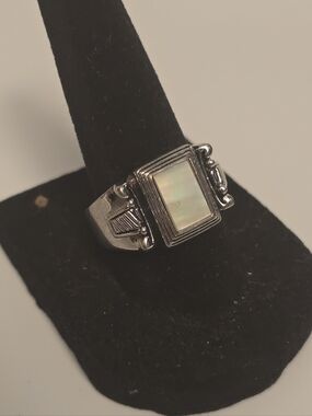 Vintage-Inspired Silver Ring with Rectangular Mother-of-Pearl Inlay